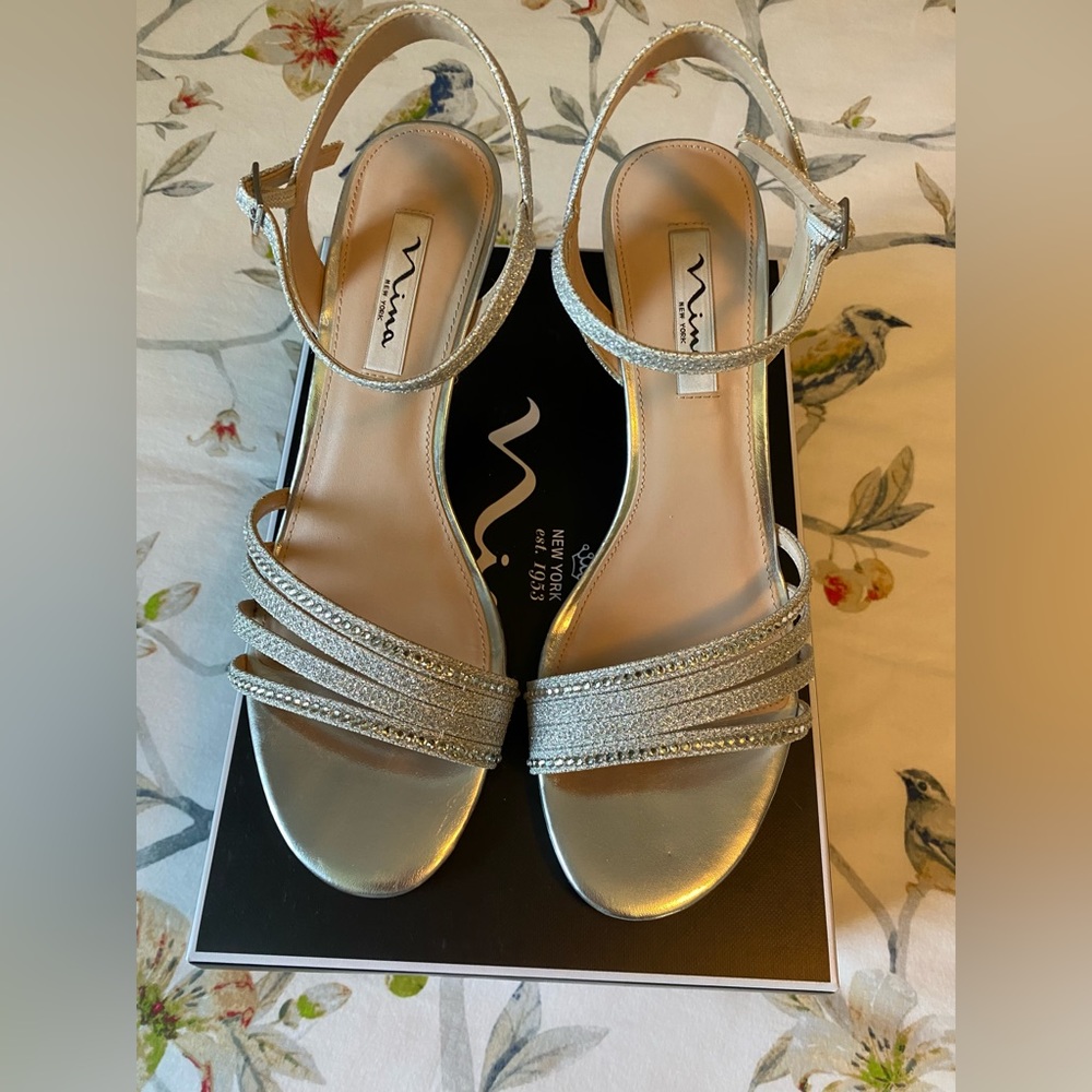 Nina size 9.5 sparkly dress shoes - worn once!